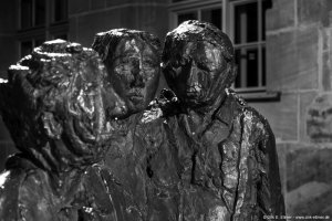 DEFOTO Bayreuth Dirk E. Ellmer. Bronze Skulptur vor dem Historischen Museum in Bayreuth.